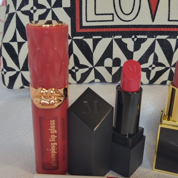 Brighton LOVE Collection Makeup Bag with 5 Red Lipsticks - Picture 4 of 5